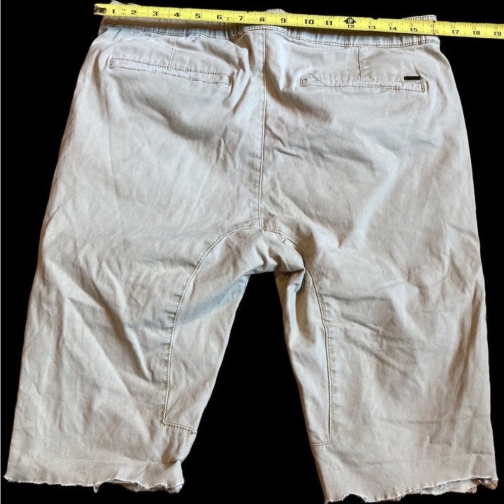 Bulldog drawstring shorts. - Picture 3 of 6